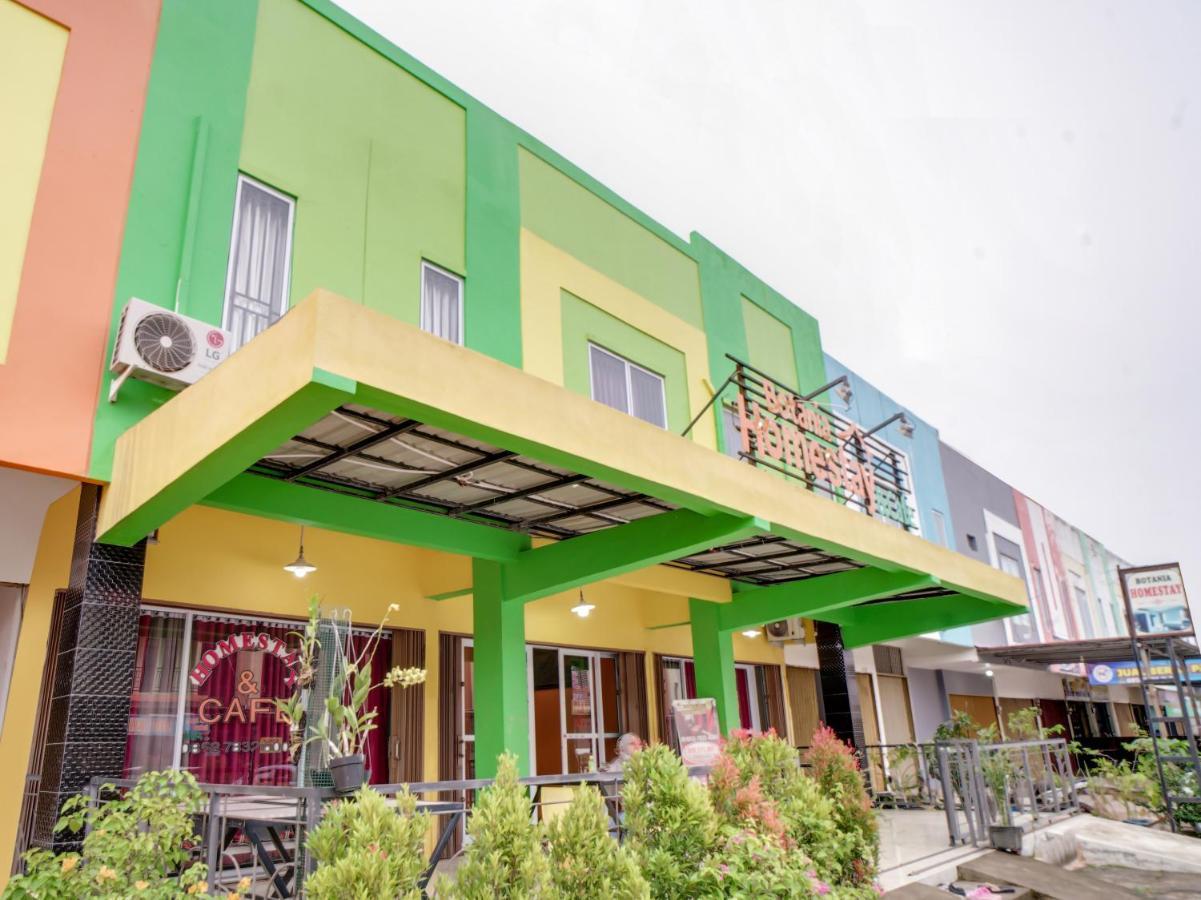 Oyo 90024 Botania Homestay & Cafe Nongsa Bagian luar foto