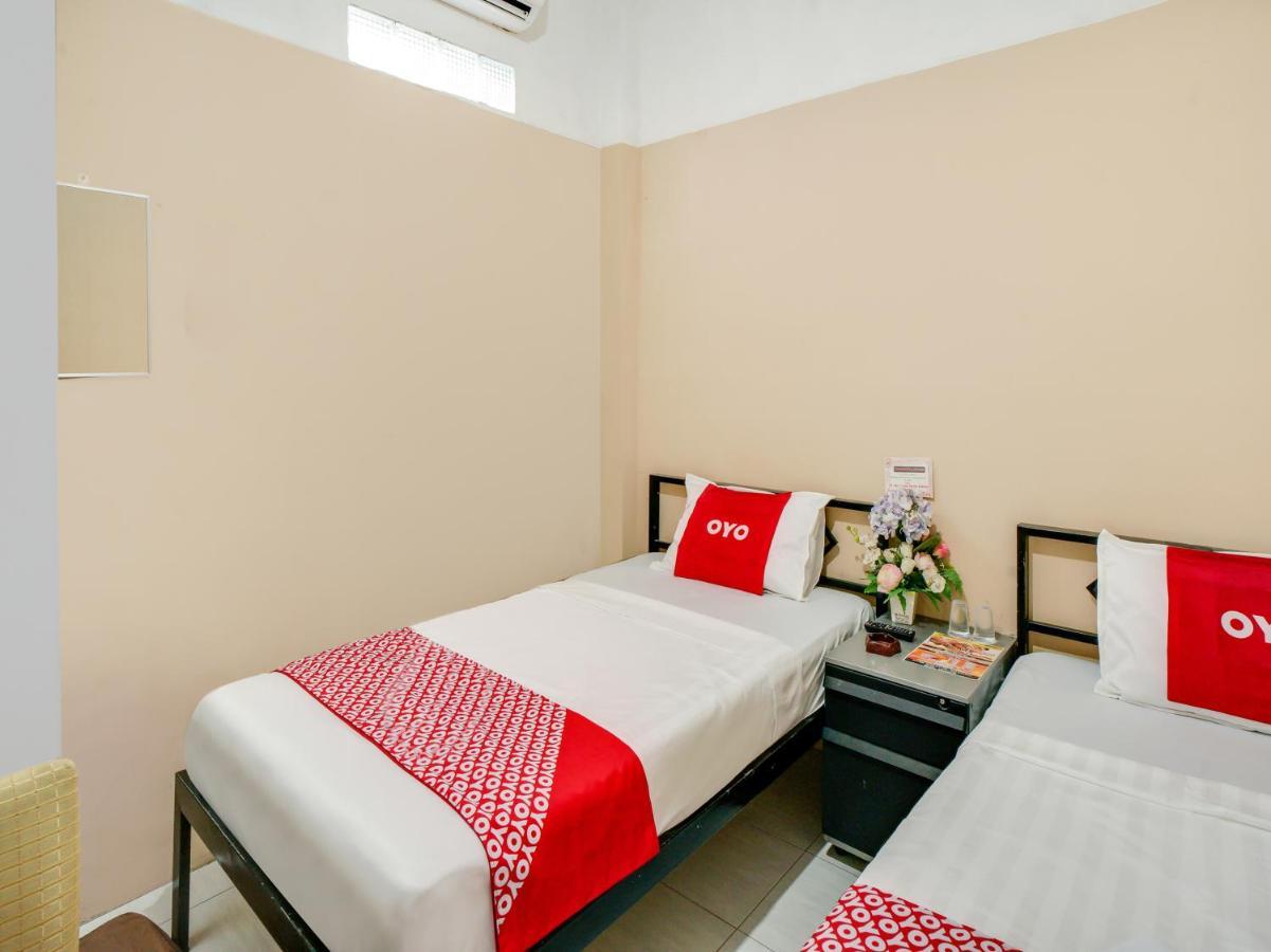 Oyo 90024 Botania Homestay & Cafe Nongsa Bagian luar foto
