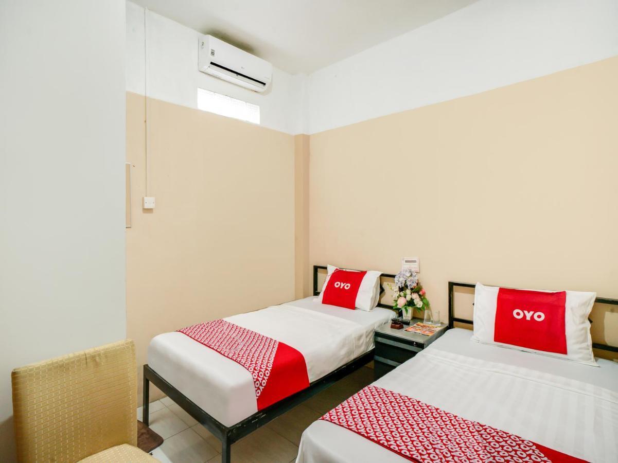 Oyo 90024 Botania Homestay & Cafe Nongsa Bagian luar foto