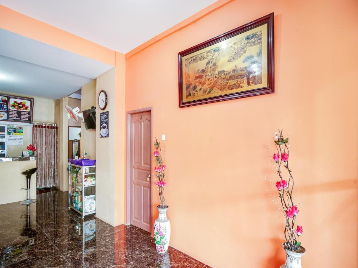 Oyo 90024 Botania Homestay & Cafe Nongsa Bagian luar foto