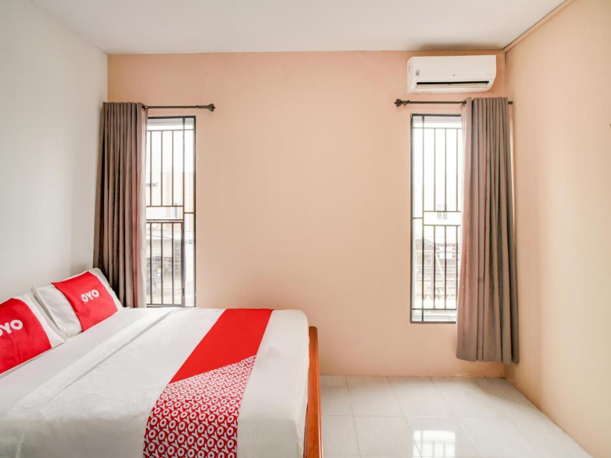 Oyo 90024 Botania Homestay & Cafe Nongsa Bagian luar foto