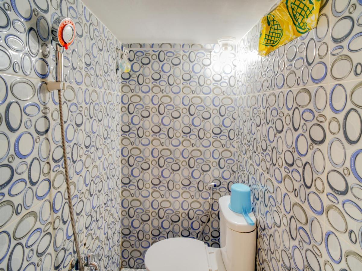 Oyo 90024 Botania Homestay & Cafe Nongsa Bagian luar foto