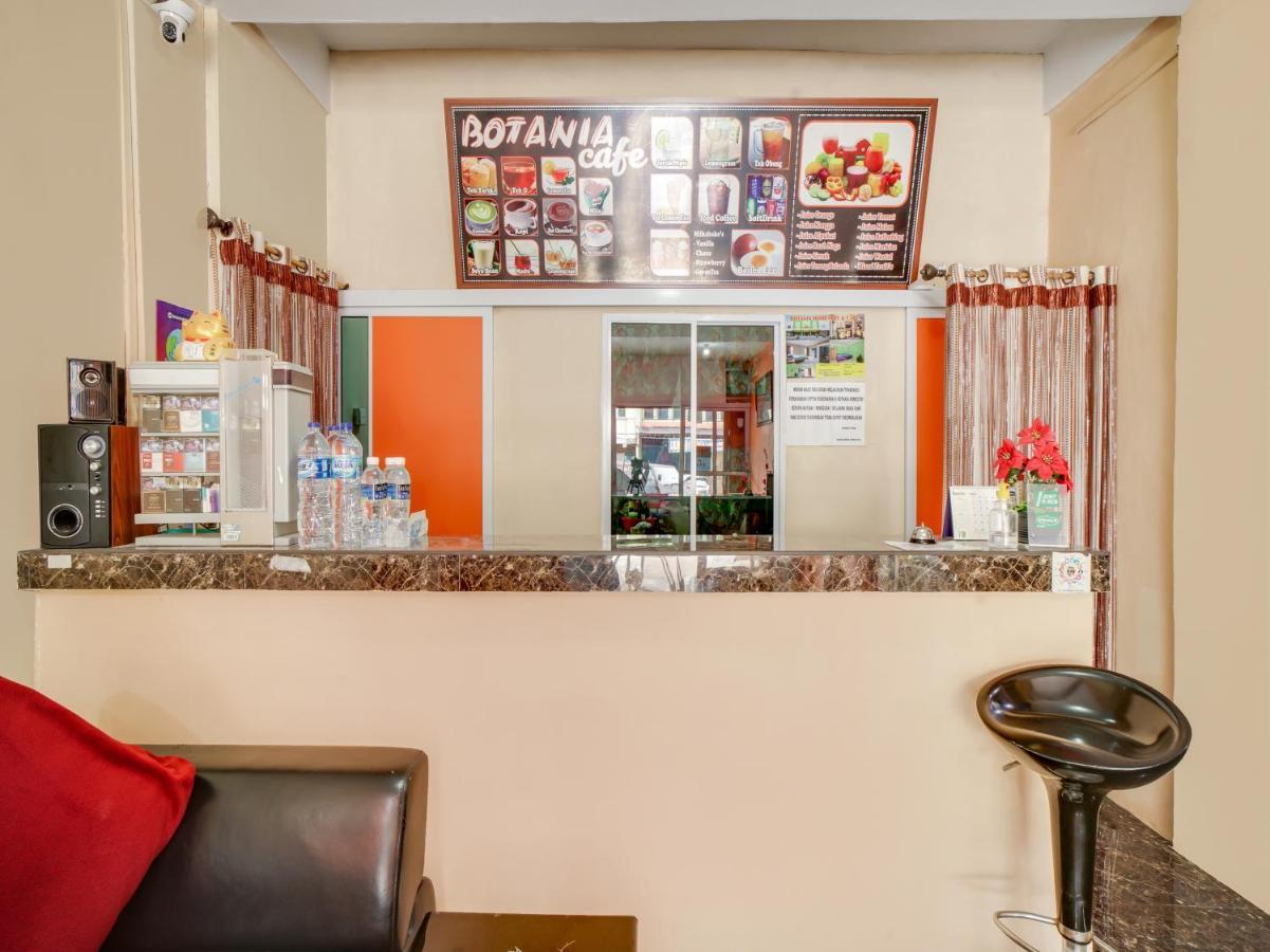 Oyo 90024 Botania Homestay & Cafe Nongsa Bagian luar foto