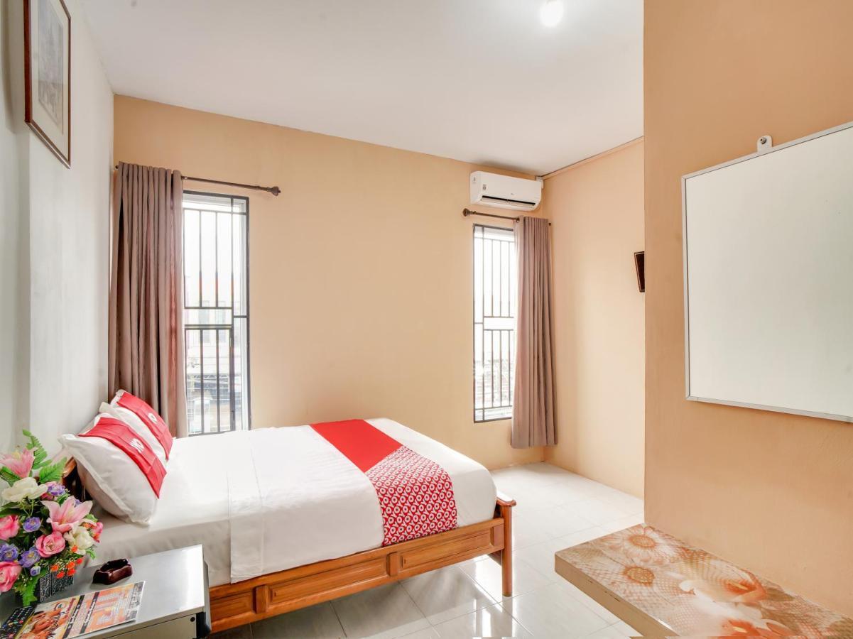 Oyo 90024 Botania Homestay & Cafe Nongsa Bagian luar foto