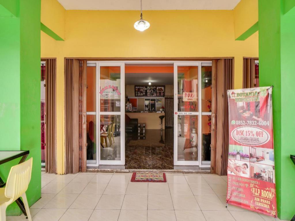 Oyo 90024 Botania Homestay & Cafe Nongsa Bagian luar foto
